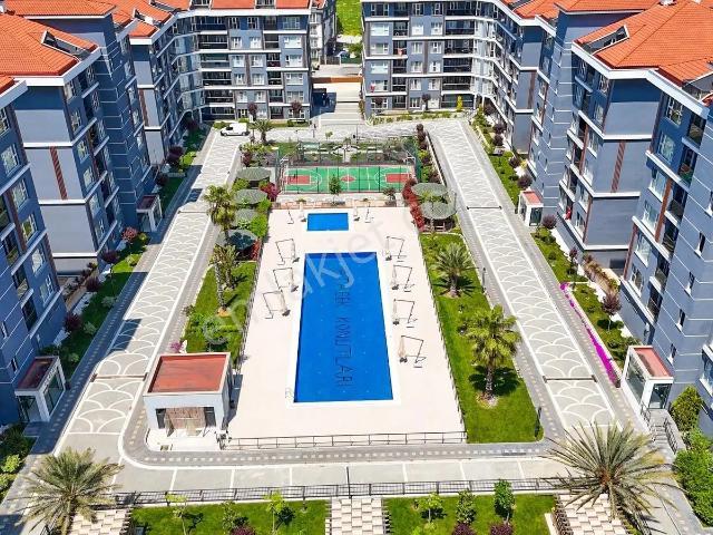 Silivri Yeni Mh. Havuzlu Site İçi Ara Kat Peyzaj Cephe 3+1