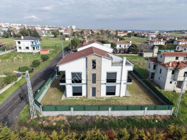 Silivride Deniz Manzaralı Satılık Sıfır 6+2 Lüks Villa