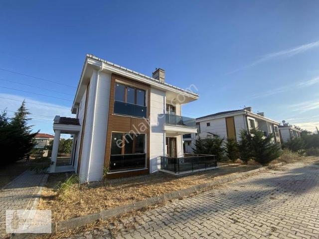 Silivri'de Havuzlu Site İçi Lüx Müstakil Villa