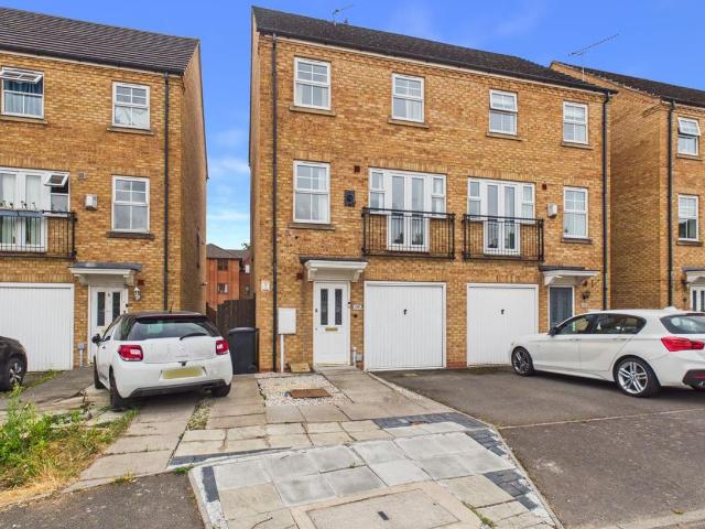 Silken Court, Nuneaton CV11, 4 bed semi detached house to rent, £1,300 pcm | PrimeLocation