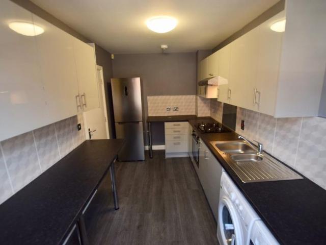 Silken Court, Nuneaton, CV11 5NN BILLS INCLUSIVE HOUSE SHARE PRIVATE BATHROOM