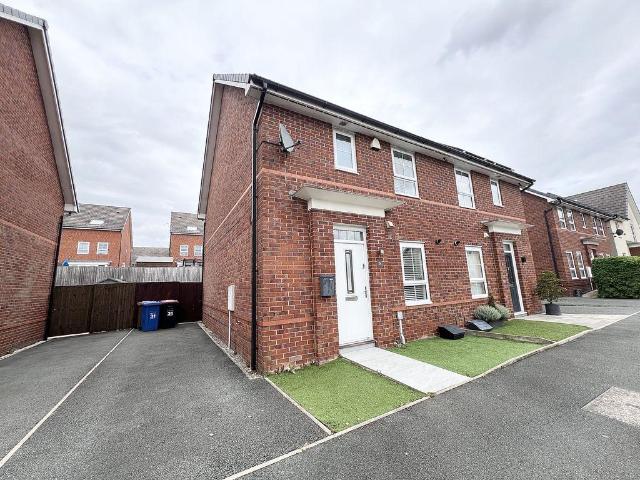 Sillavan Close, Manchester 3 bed semi detached house to rent £1,550 pcm £358 pw