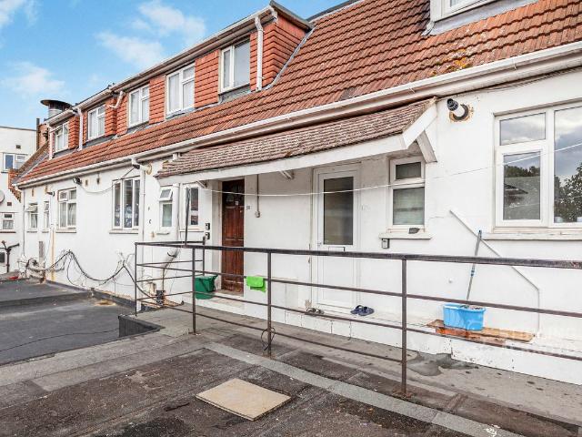 Sipson Road, West Drayton UB7, 2 bed flat to rent, £1,600 pcm | PrimeLocation