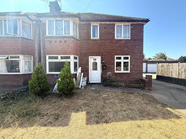 Sipson Road, Sipson, West Drayton UB7, 2 bed maisonette to rent, £1,750 pcm | PrimeLocation