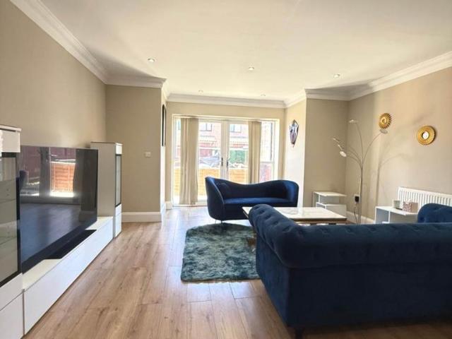Sir John Court, Stanwell 3 bed end of terrace house to rent £2,399 pcm £554 pw