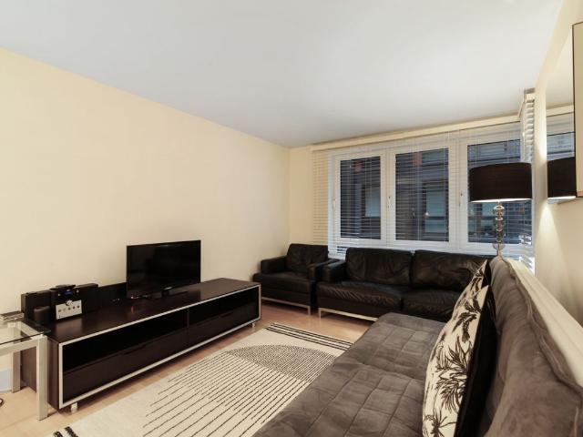 Sir John Lyon House, 8 High Timber Street EC4V, 1 bed flat to rent, £4,000 pcm | PrimeLocation