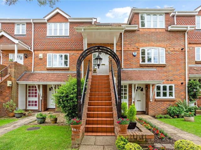 Sir Josephs Walk, Harpenden, Hertfordshire AL5, 3 bed flat to rent, £3,000 pcm | PrimeLocation