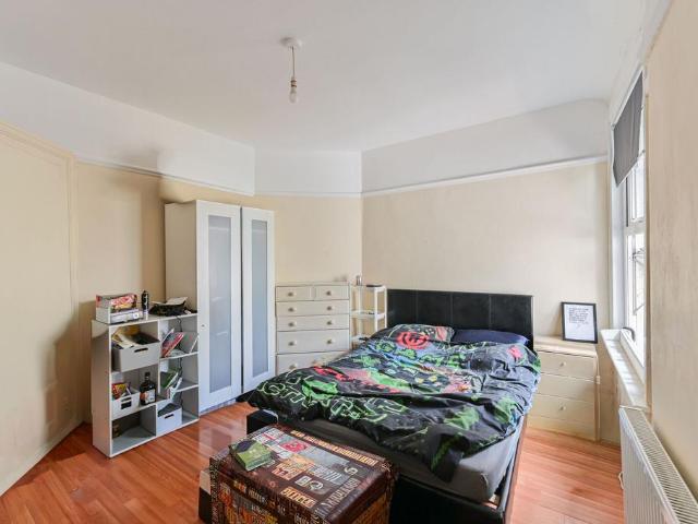 Sirdar Road, Tooting, Mitcham, CR4 2 bed flat to rent £2,000 pcm £462 pw