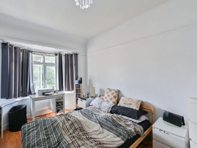 Sirdar Road, Tooting, Mitcham CR4, 2 bed flat to rent, £2,000 pcm | PrimeLocation
