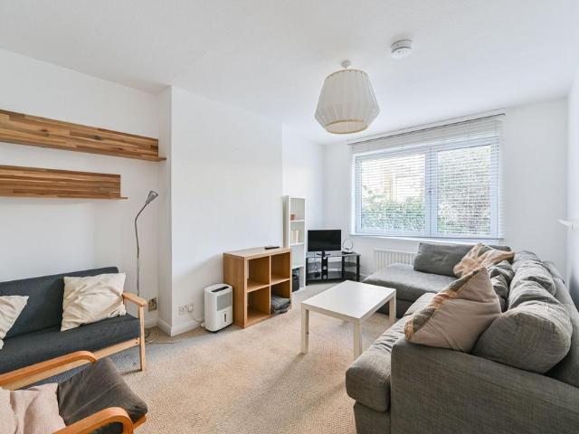 Sirdar Road, Tooting, Mitcham, CR4 3 bed terraced house to rent £2,500 pcm £577 pw