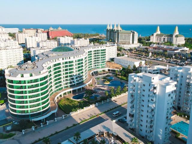 Deniz 'de Özel Plajı Olan Otel Konsepti Rezidans'ta Satılık 1+1