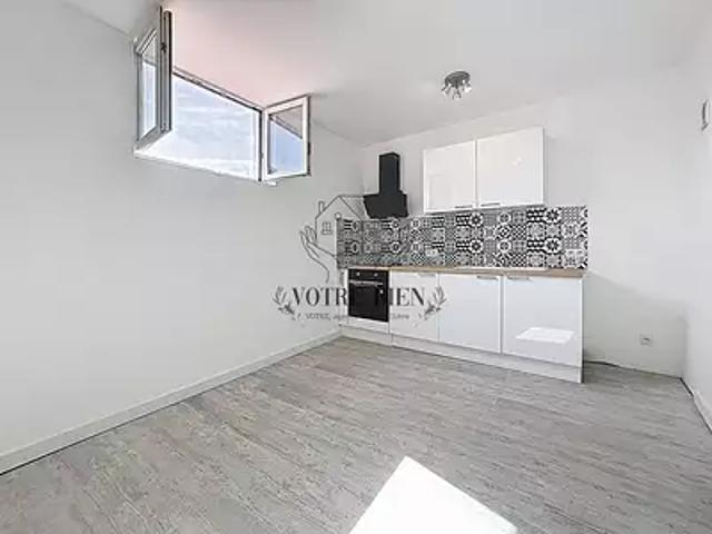 Sisteron 04200 Location appartement 1 pièce t1 au dernier étage