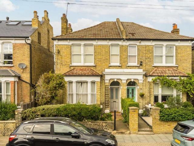 Sistova Road, London SW12 1 bed flat to rent £2,400 pcm £554 pw