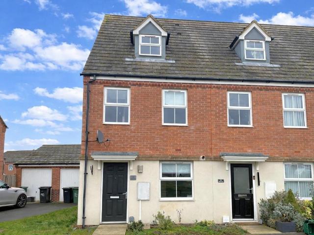 Siskin Close, Corby NN18, 3 bed property to rent, £1,300 pcm | PrimeLocation