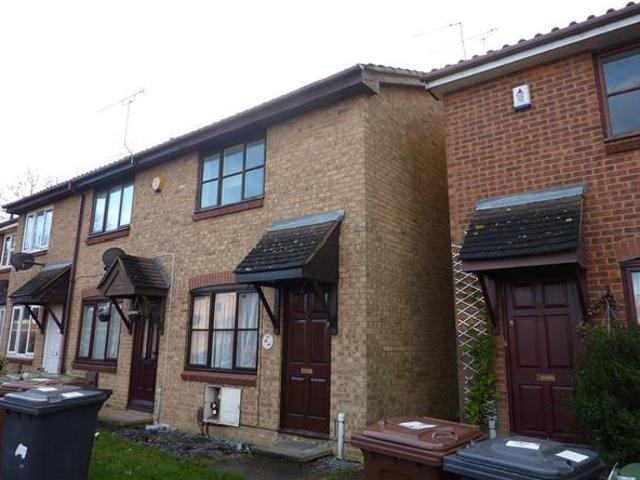 Siskin Close, Borehamwood WD6 2 bed end of terrace house to rent £1,500 pcm £346 pw