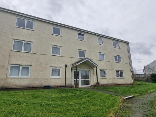 Siskin Close, Haverfordwest SA61, 2 bed flat to rent, £650 pcm | PrimeLocation