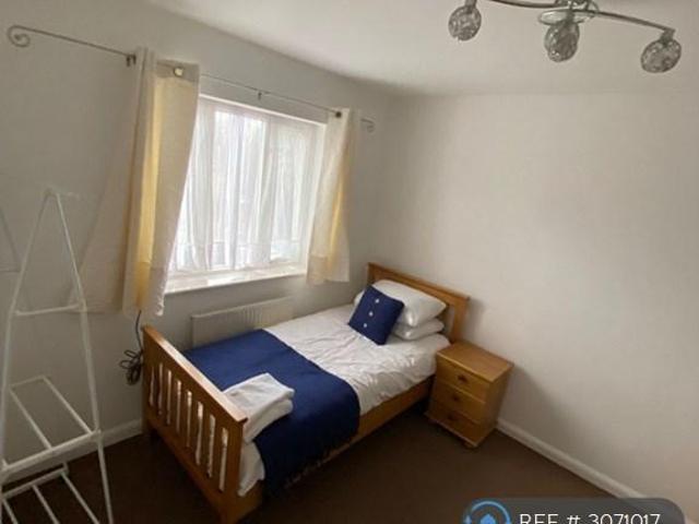 Siskin Close, Watford, WD23 1 bed semi detached house to rent £1,400 pcm £323 pw