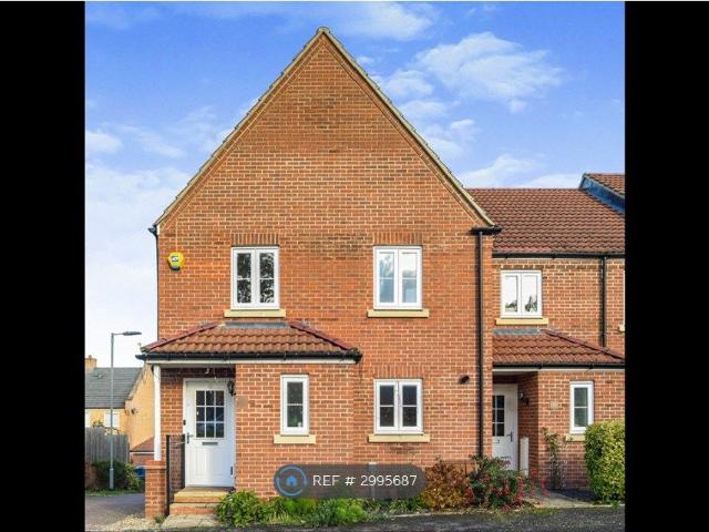 Siskin Drive, Hemel Hempstead HP3, 4 bed end terrace house to rent, £2,650 pcm | PrimeLocation