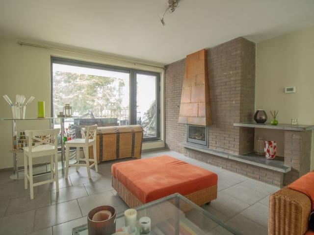 SITU A PROXIMIT DU CENTRE VILLE MONTOIS BEL APPARTEMENT 2 CHAMBRES à 7000 MONS  Loyer: 790 € / mois