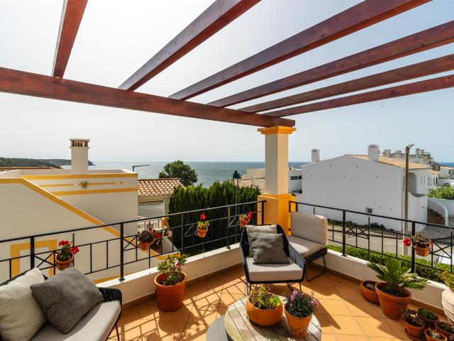 Situada numa posição elevada com vistas panorâmicas deslumbr. 144m² Vila do bispo e raposeira