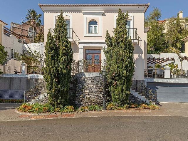 Situada no prestigiado empreendimento Palheiro Village, no F. 210m² São Gonçalo