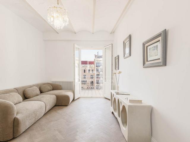 Situada en la emblemática calle Casp, en pleno corazón del p. 119m² Barcelona