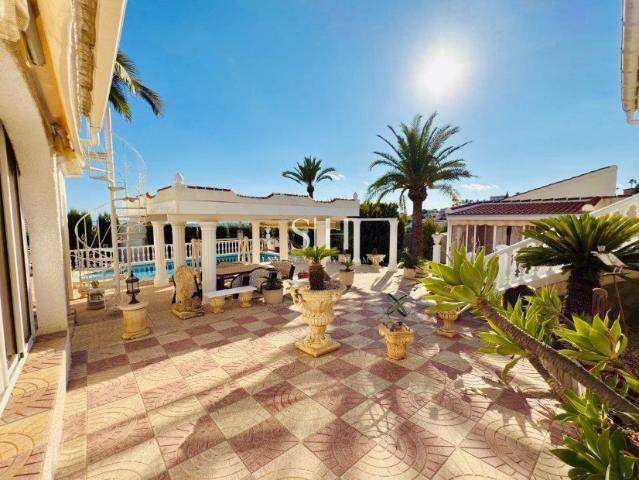 Situada en una impresionante parcela orientada al sur de 1.0. 212m² Ciudad Quesada