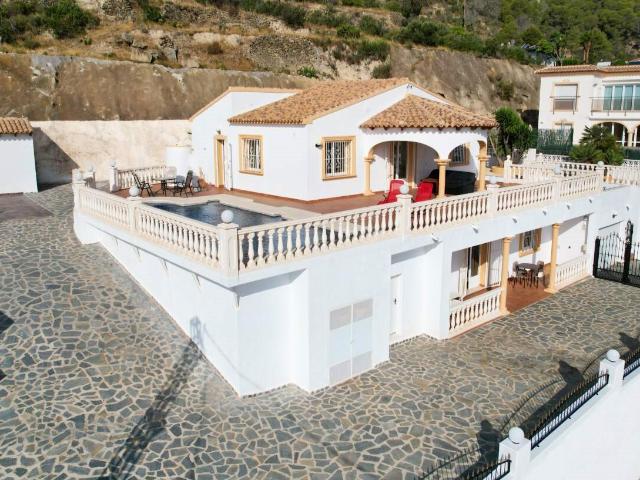 Situada en una privilegiada y tranquila zona residencial de. 238m² Calpe Calp