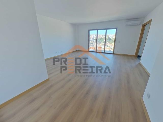 Situado na Ramada, T2 a Estrear | Varandas + Terraço | Parqueamento | Arrecadação