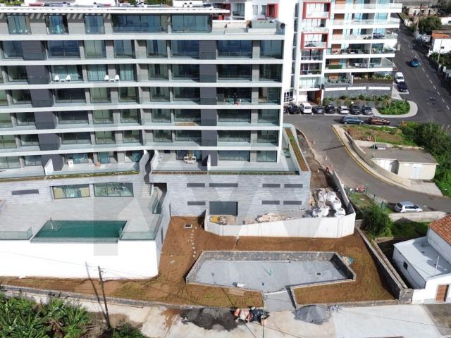 Situado no Amparo Funchal, o Edifício Amparo Residences 117m² São Martinho