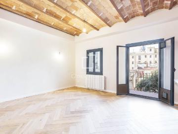 Situado cerca de la Vía Laietana, este vivienda destaca por. 108m² Barcelona