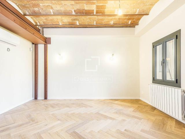 Situado cerca de la Vía Laietana, este vivienda destaca por. 108m² Barcelona