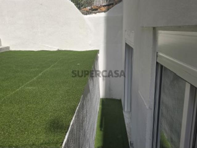 Situado em Sacavém, apartamento T1+1, totalmente remodelado