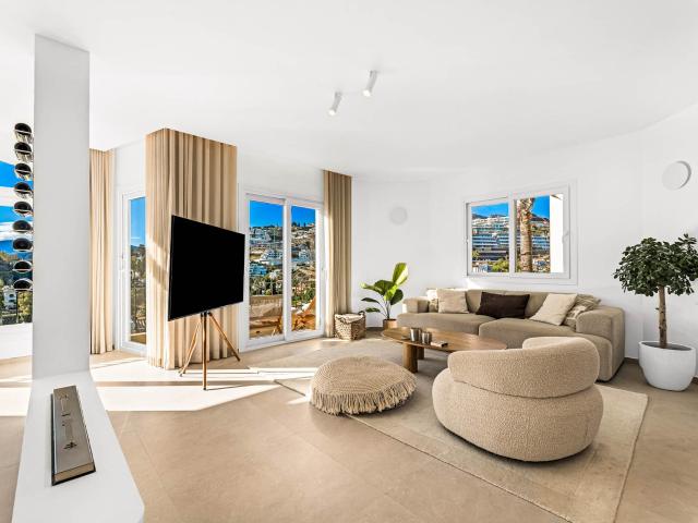 Situado en la prestigiosa urbanización cerrada de La Quinta. 279m² Benahavís