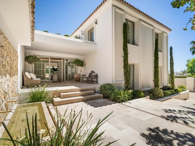 Situado en Rocío de Nagüeles, a pocos minutos de Marbella Cl. 712m² Marbella