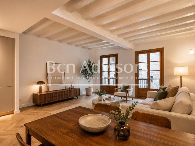 Situado en una tranquila calle del emblematico Barrio Gotico. 128m² Barcelona