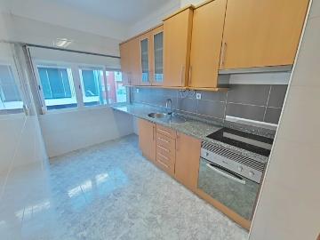 Situado junto do metro de Odivelas. Apartamento T2