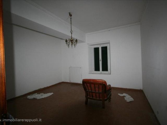 Situata nel cuore di Sinalunga, questa affascinante casa sin. 0m² Sinalunga