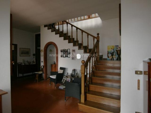 Situata a Sinalunga, affascinante villa bifamiliare di 490 m. 490m² Sinalunga