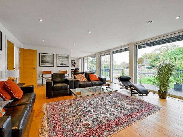Situated by the water's edge this modern and detached family home boasts exceptional energy efficiency and views of Old Windsor Lock