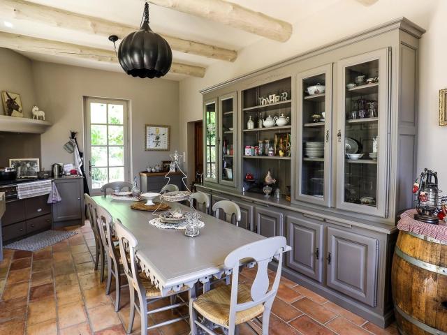 Situation exceptionnelle pour cette propriété dont la rénova. 270m² Les Baux de Provence