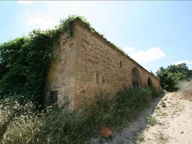 Situato nel cuore delle splendide colline toscane, questo af. 1200m² Montefollonico