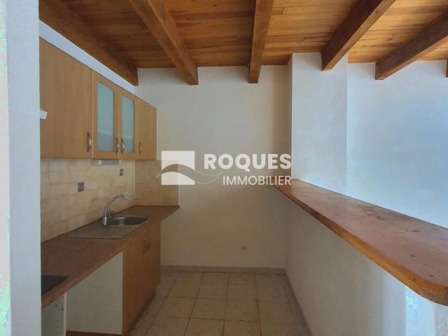Situé à deux pas de centre ville, dans une copropriété venez découvrir cet appartement de type T2 de 54 m2