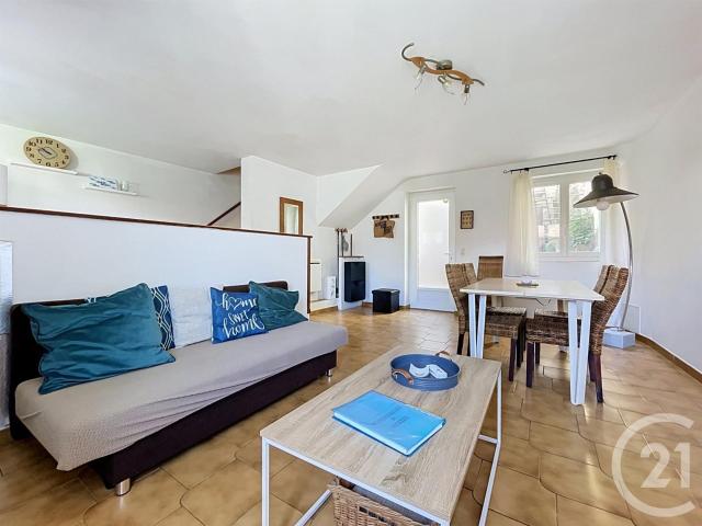 Situé au cœur du charmant village de Saint André de Roqueper. 142m² Saint André de Roquepertuis