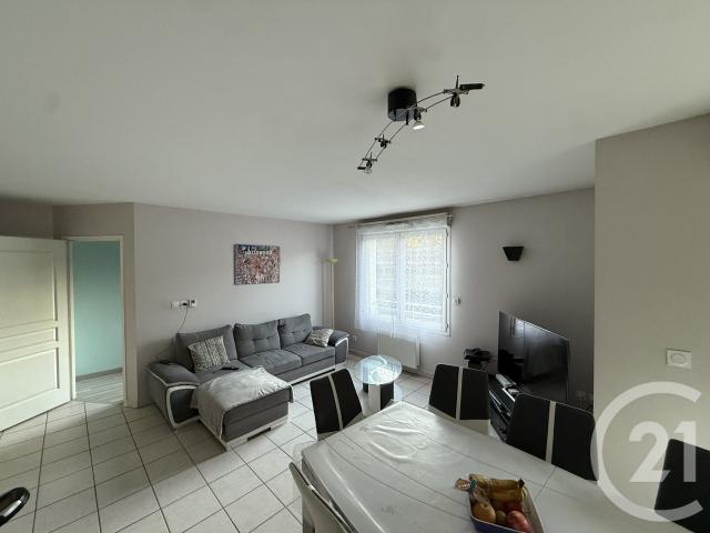 Situé au cœur de Sorbiers, dans le 42290, cet appartement de 2 pièces.