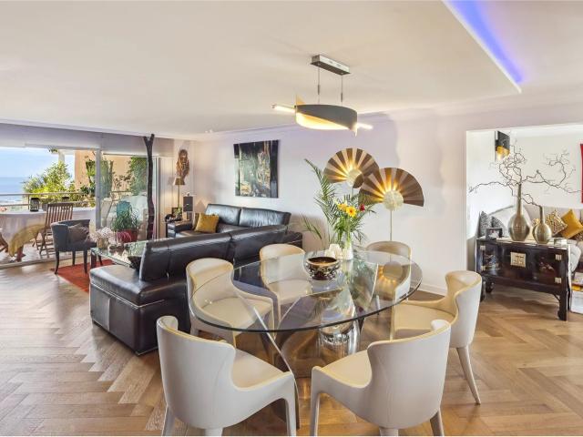 Situé dans une résidence privée sécurisée avec gardien et pi. 132m² Mandelieu la Napoule