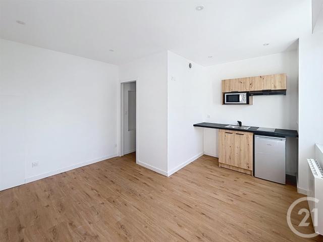 Situé en plein cœur de Sarzeau, à seulement 200 mètres des p. 17m² Sarzeau