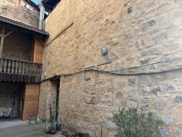 Situé en plein centre historique de Figeac, à prox
