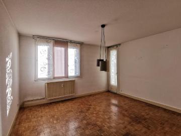 Situé sur la commune d'Aubenas, ce charmant appartement T3 a. 61m² Aubenas
