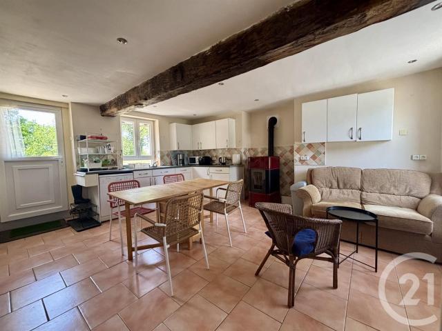 Située à Avrilly, à moins de 10 minutes de Domfront En Poira. 70m² Avrilly